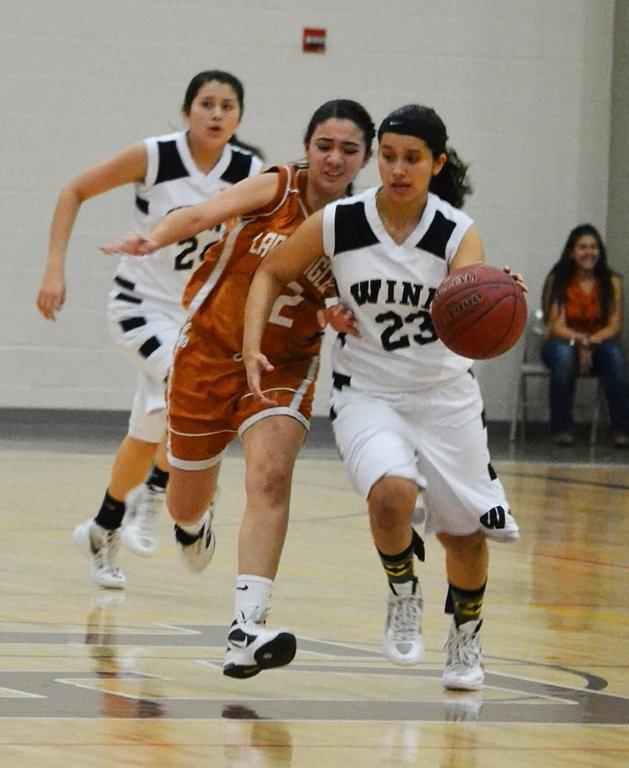 ari ruiz vs lady eagles bb 2013 2.jpg